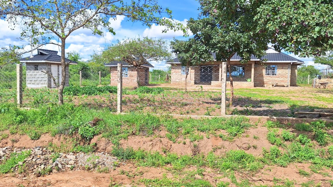 several huts in Matuu Kavindini - Favour Land Properties